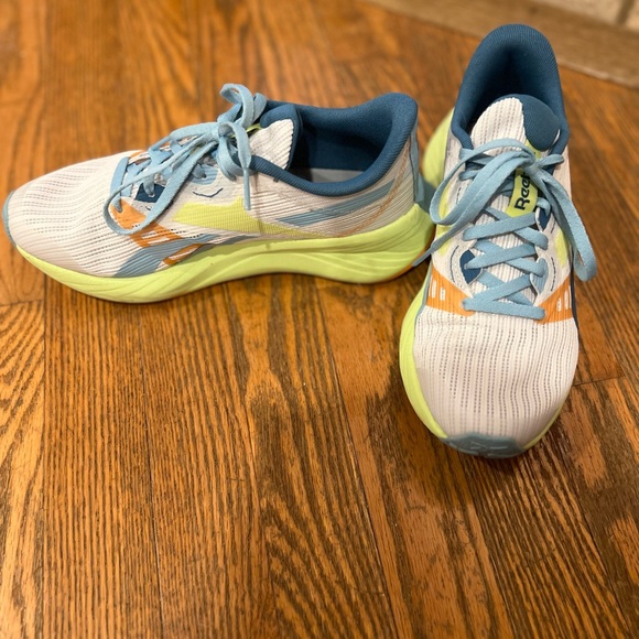 Reebok 2C Energen Tech Plus Energy Glow running shoes. - Picture 4 of 4